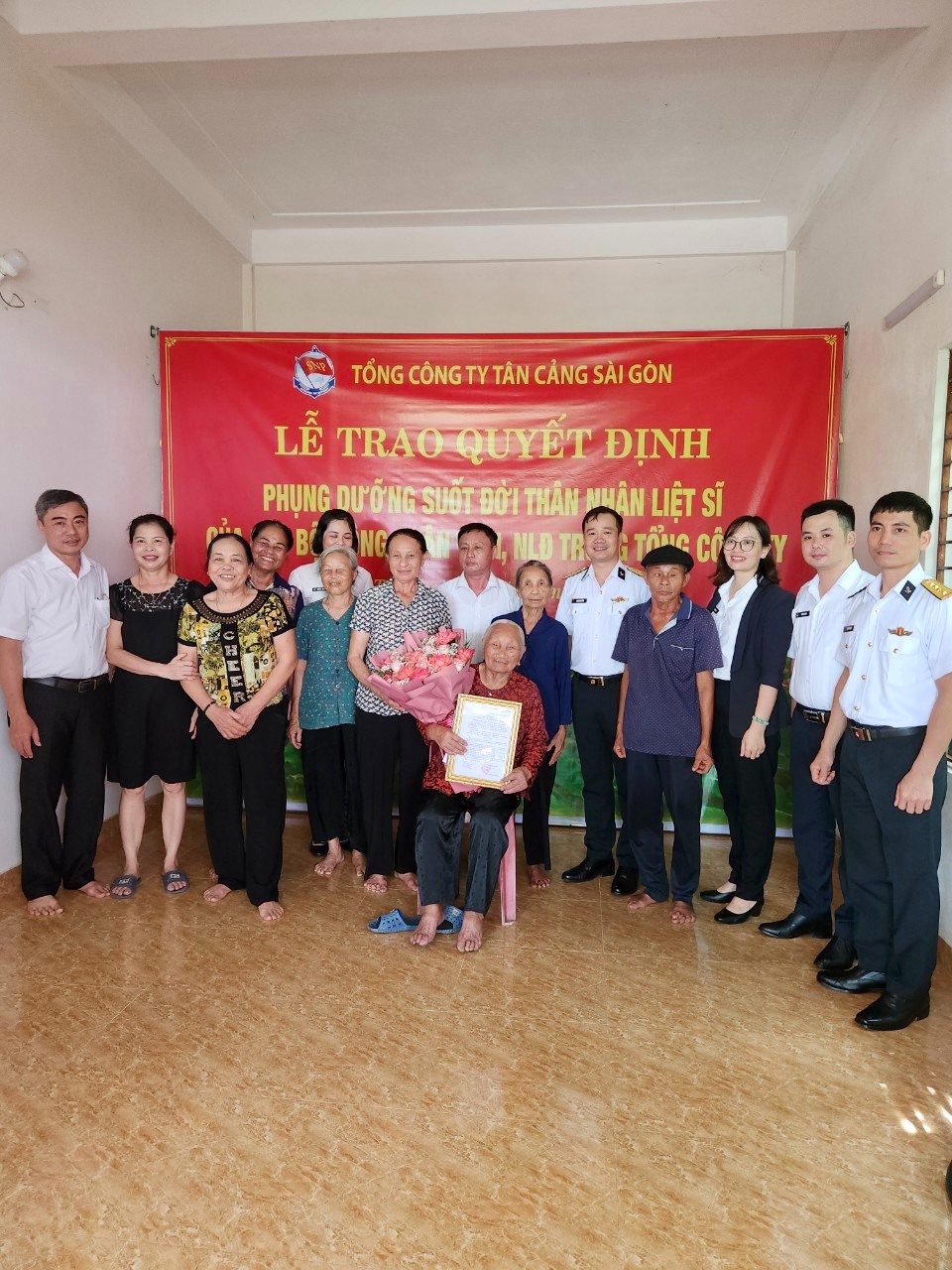 TỔNG CÔNG TY TÂN CẢNG SÀI GÒN TRI ÂN NGƯỜI CÓ CÔNG VỚI CÁCH MẠNG